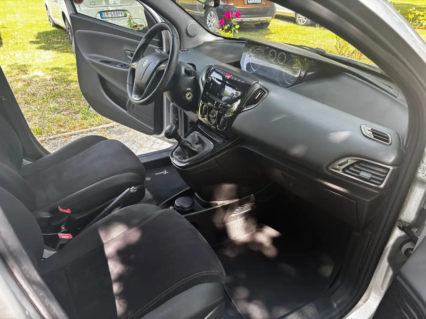 Lancia Ypsilon 1.3 MJT 16V 95 CV 5p. S&S Silver